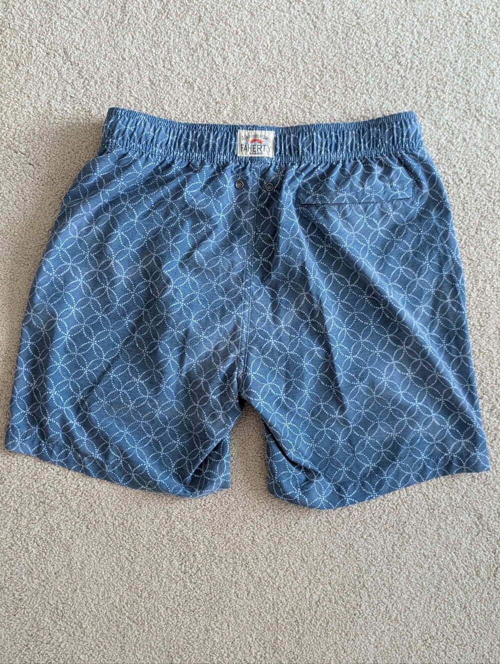Faherty Men's Beacon Swim Trunks Blue Moonlight Batik Lined 7" inseam Sz L